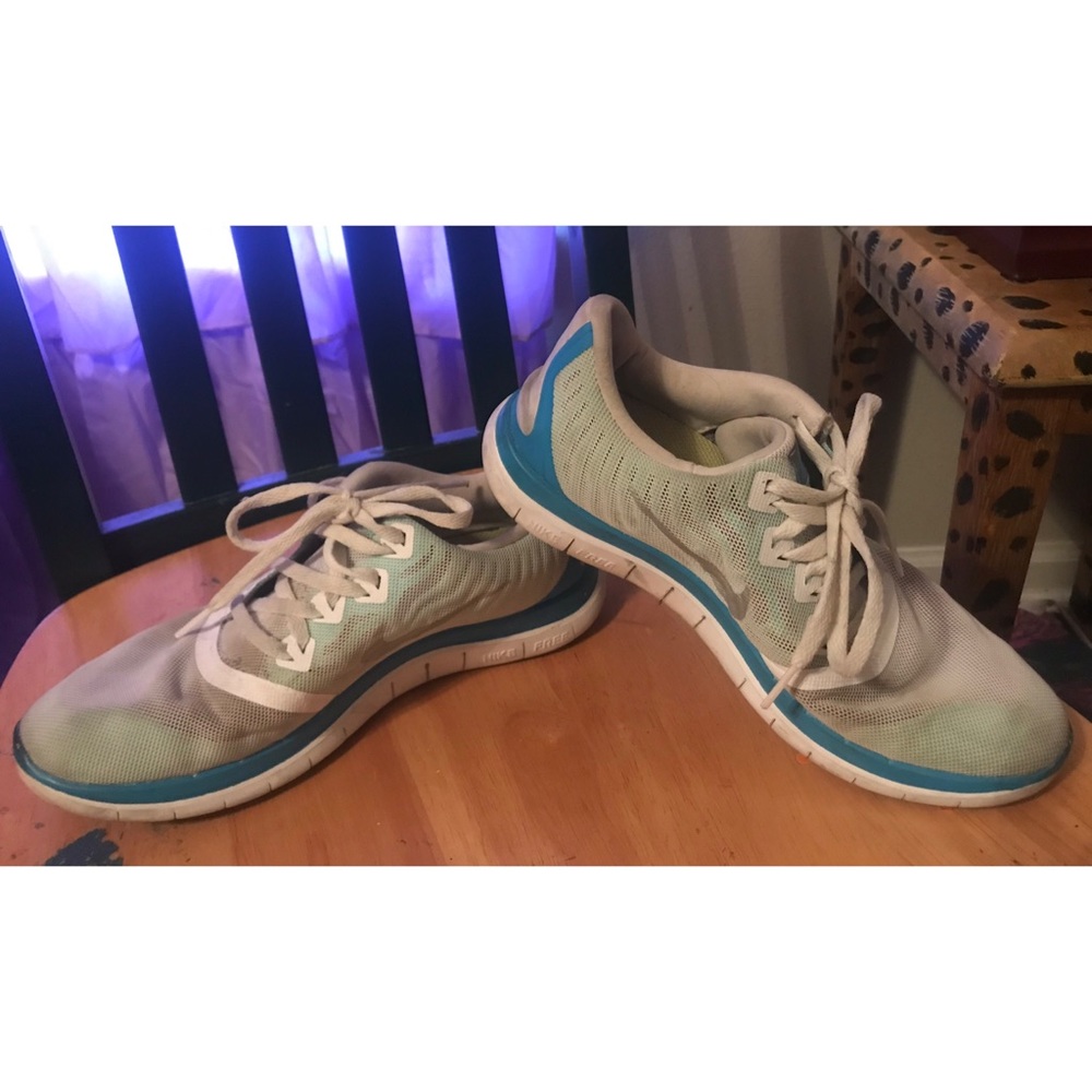 NIKE women’s free runners